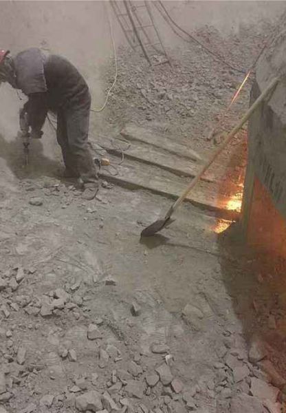 水泥庫清庫，清理鋼板倉