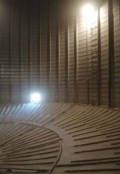 水泥庫清庫，清理鋼板倉