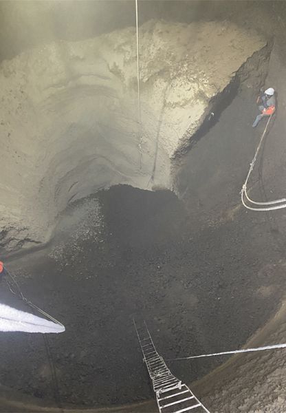 水泥庫清庫，清理鋼板倉