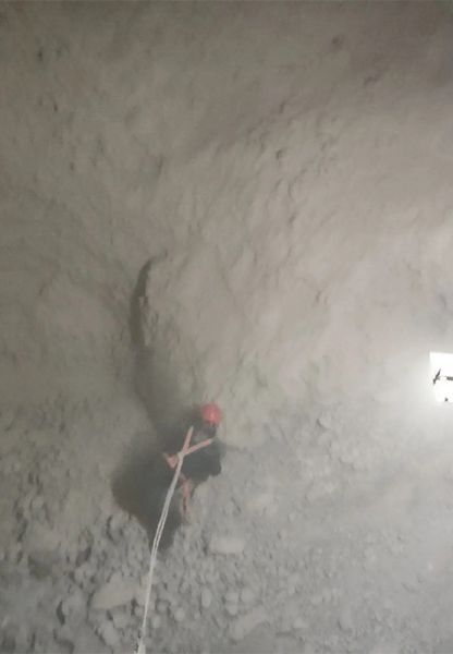 水泥庫清庫，清理鋼板倉