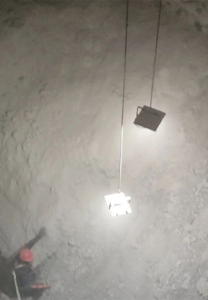 水泥庫清庫，清理鋼板倉