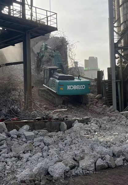 煙囪拆除，水塔拆除